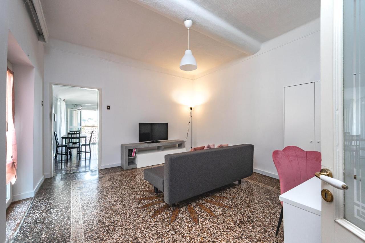 Seaside Apartment Genova Luaran gambar